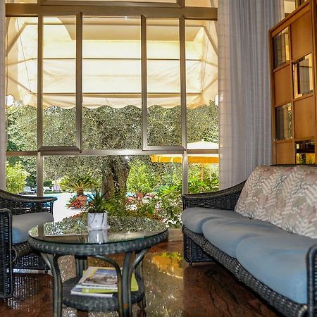Hotel Continental Garda  Bagian luar foto