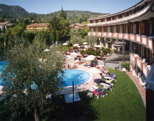 Hotel Continental Garda  Bagian luar foto