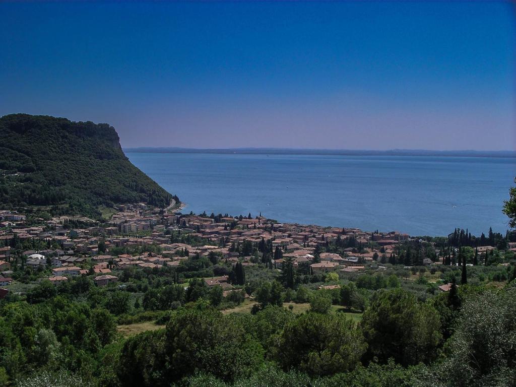 Hotel Continental Garda  Bagian luar foto