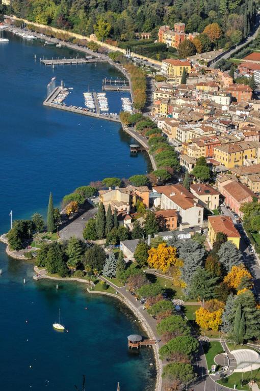 Hotel Continental Garda  Bagian luar foto