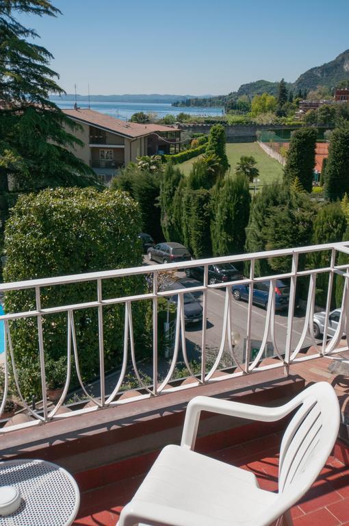 Hotel Continental Garda  Bagian luar foto