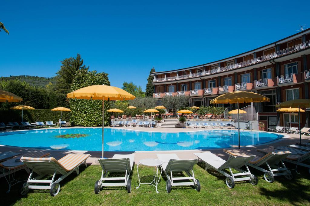 Hotel Continental Garda  Bagian luar foto