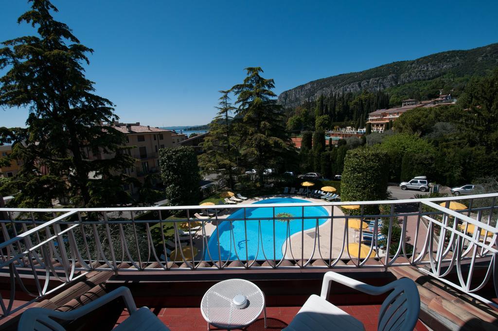 Hotel Continental Garda  Bagian luar foto