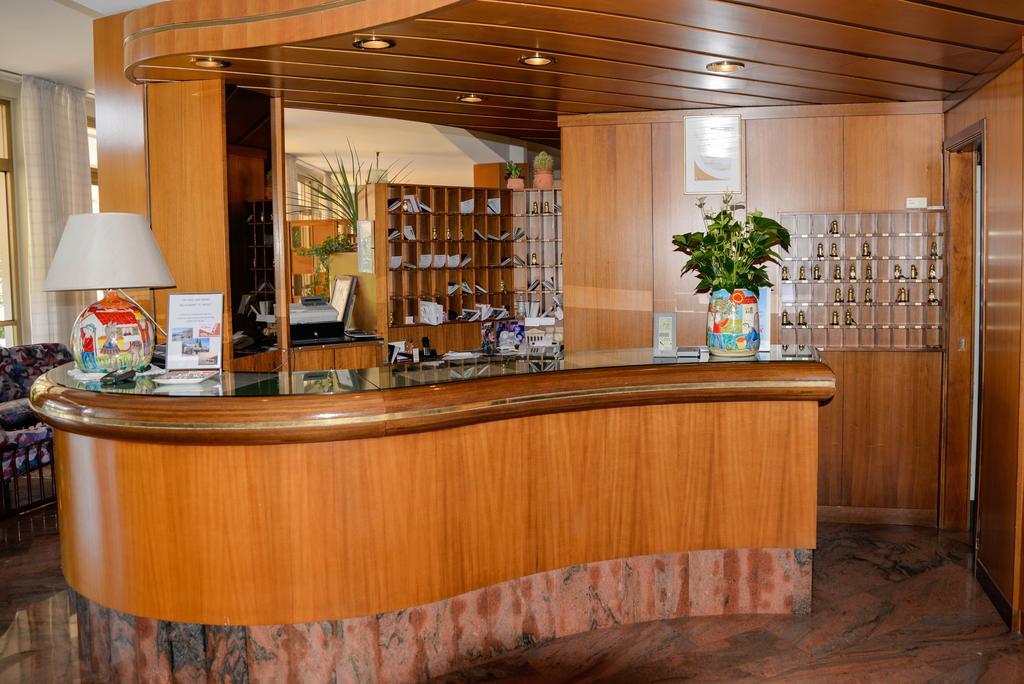 Hotel Continental Garda  Bagian luar foto